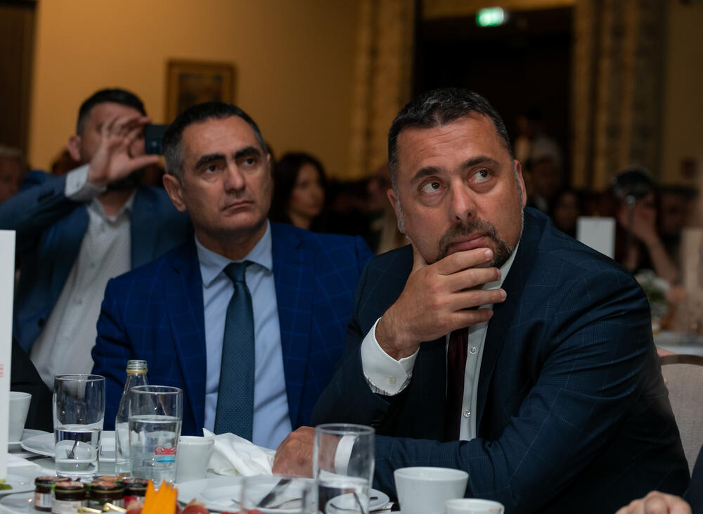 <p>Asocijacija menadžera Crne Gore (AMM) dodijelila je godišnje nagrade najuspješnijim menadžerima i preduzetnicima za 2022. godinu.</p>  <p> </p>