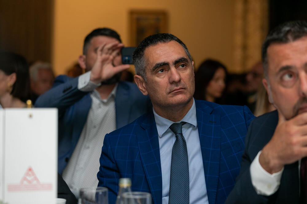 <p>Asocijacija menadžera Crne Gore (AMM) dodijelila je godišnje nagrade najuspješnijim menadžerima i preduzetnicima za 2022. godinu.</p>  <p> </p>