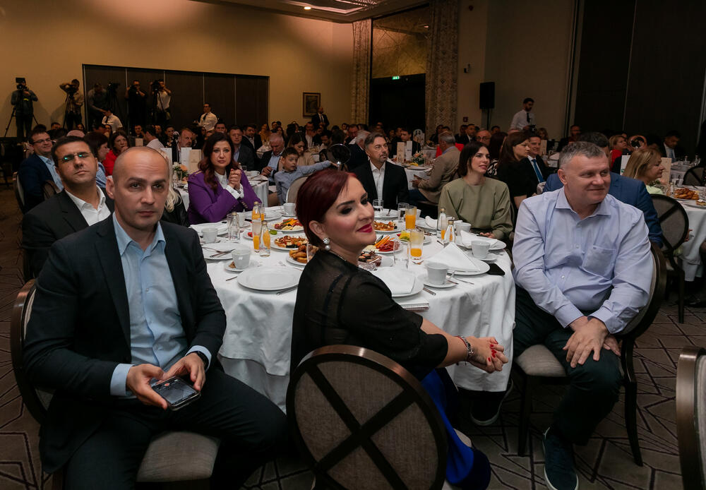 <p>Asocijacija menadžera Crne Gore (AMM) dodijelila je godišnje nagrade najuspješnijim menadžerima i preduzetnicima za 2022. godinu.</p>  <p> </p>