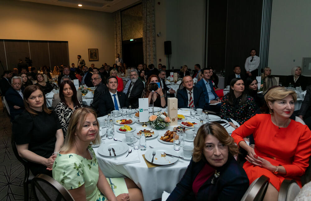 <p>Asocijacija menadžera Crne Gore (AMM) dodijelila je godišnje nagrade najuspješnijim menadžerima i preduzetnicima za 2022. godinu.</p>  <p> </p>