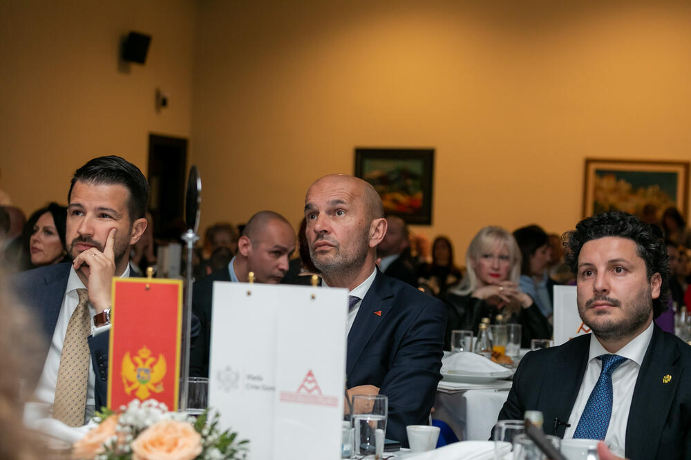 <p>Asocijacija menadžera Crne Gore (AMM) dodijelila je godišnje nagrade najuspješnijim menadžerima i preduzetnicima za 2022. godinu.</p>  <p> </p>