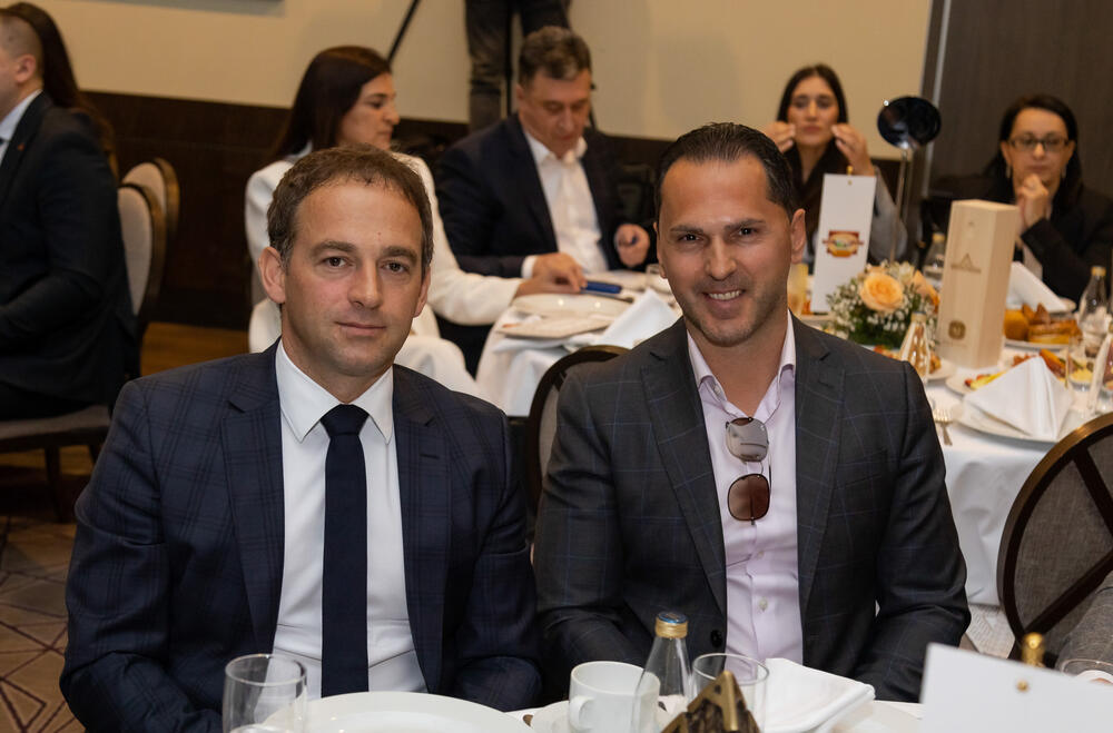 <p>Asocijacija menadžera Crne Gore (AMM) dodijelila je godišnje nagrade najuspješnijim menadžerima i preduzetnicima za 2022. godinu.</p>  <p> </p>