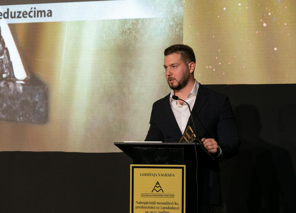 <p>Asocijacija menadžera Crne Gore (AMM) dodijelila je godišnje nagrade najuspješnijim menadžerima i preduzetnicima za 2022. godinu.</p>  <p> </p>