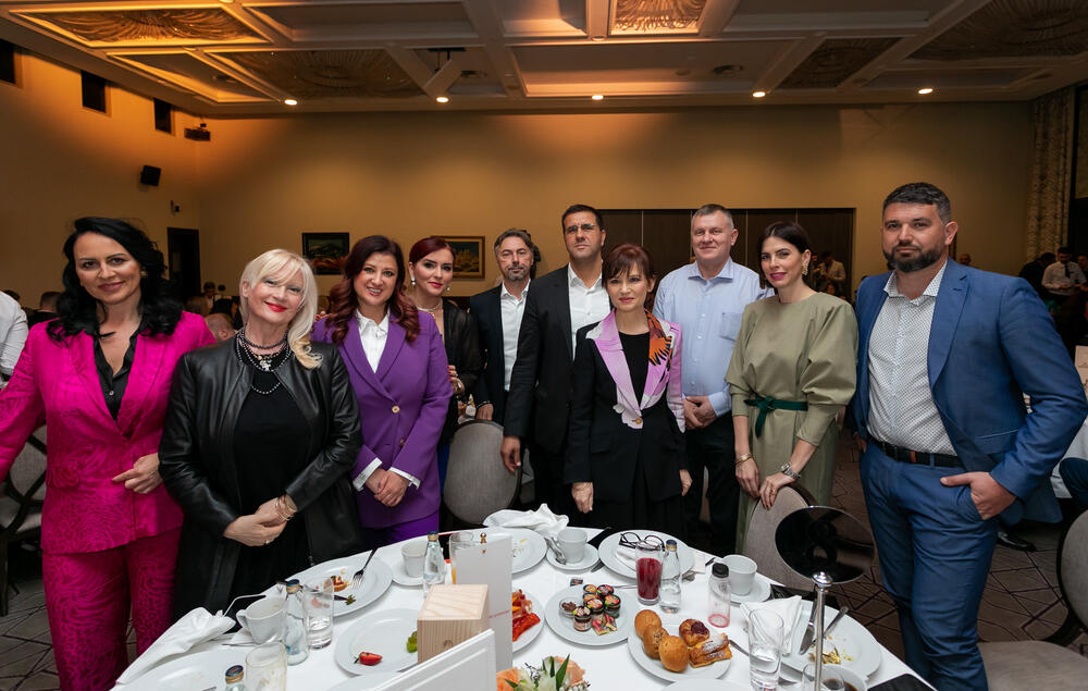 <p>Asocijacija menadžera Crne Gore (AMM) dodijelila je godišnje nagrade najuspješnijim menadžerima i preduzetnicima za 2022. godinu.</p>  <p> </p>