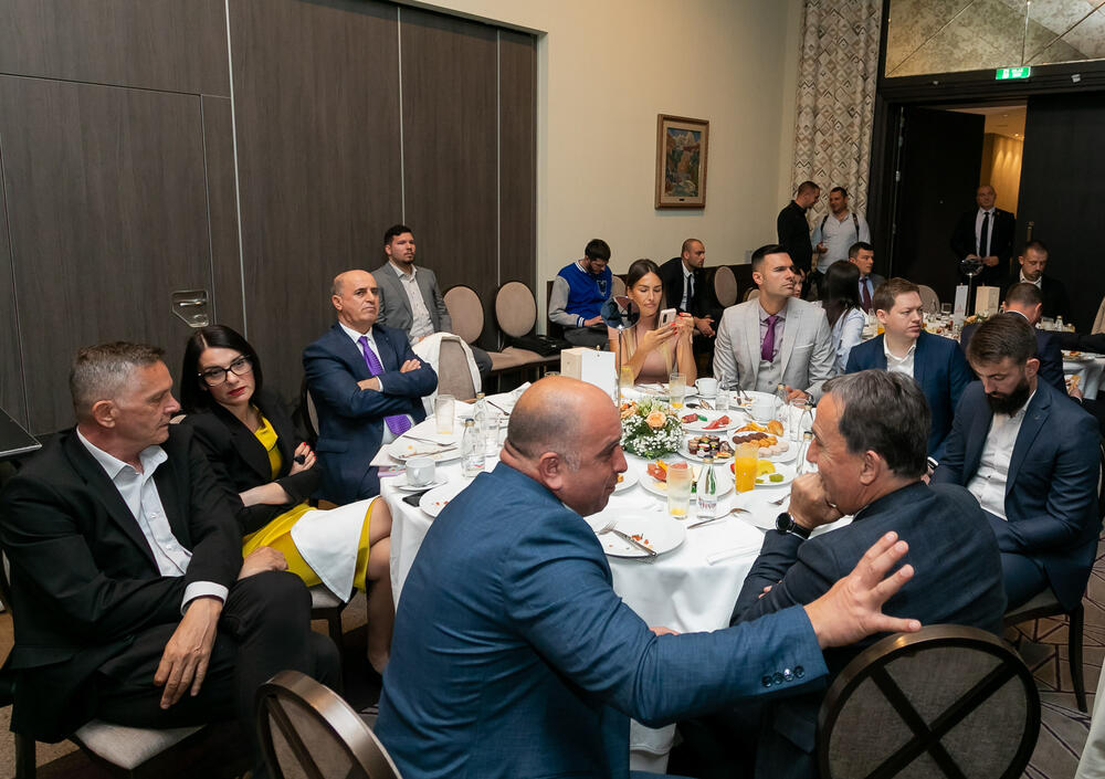 <p>Asocijacija menadžera Crne Gore (AMM) dodijelila je godišnje nagrade najuspješnijim menadžerima i preduzetnicima za 2022. godinu.</p>  <p> </p>