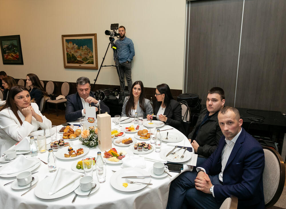 <p>Asocijacija menadžera Crne Gore (AMM) dodijelila je godišnje nagrade najuspješnijim menadžerima i preduzetnicima za 2022. godinu.</p>  <p> </p>