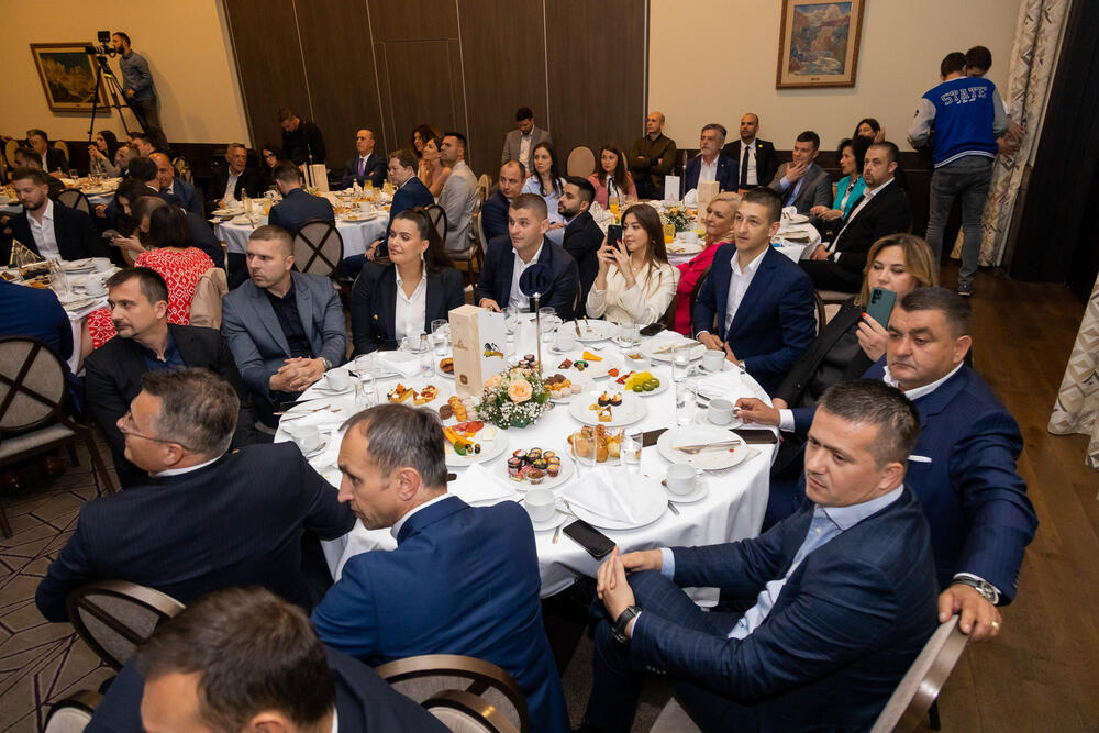 <p>Asocijacija menadžera Crne Gore (AMM) dodijelila je godišnje nagrade najuspješnijim menadžerima i preduzetnicima za 2022. godinu.</p>  <p> </p>