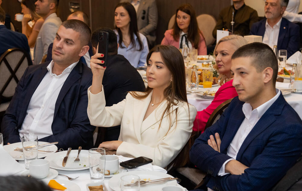 <p>Asocijacija menadžera Crne Gore (AMM) dodijelila je godišnje nagrade najuspješnijim menadžerima i preduzetnicima za 2022. godinu.</p>  <p> </p>