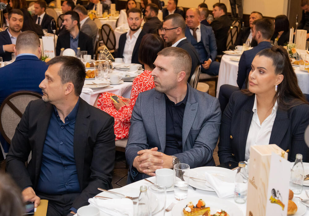 <p>Asocijacija menadžera Crne Gore (AMM) dodijelila je godišnje nagrade najuspješnijim menadžerima i preduzetnicima za 2022. godinu.</p>  <p> </p>