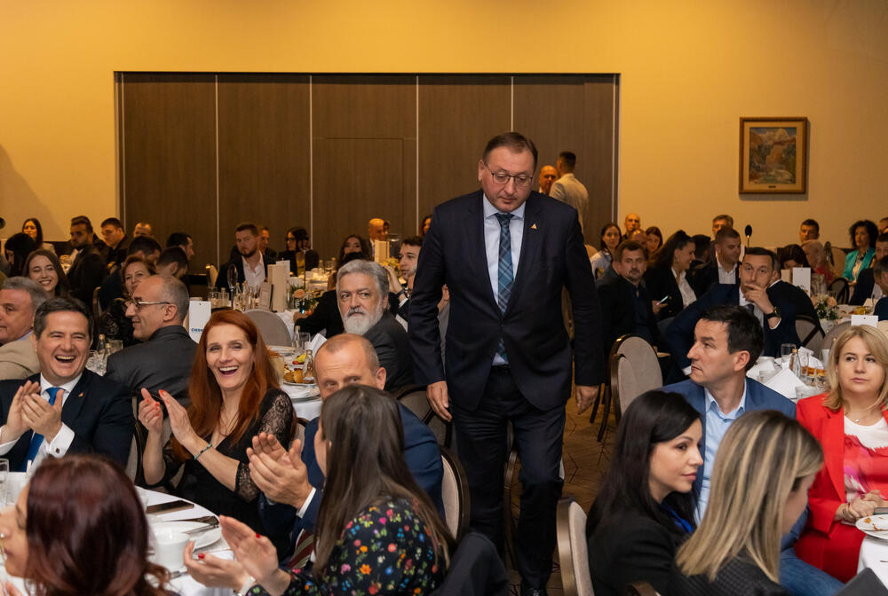 <p>Asocijacija menadžera Crne Gore (AMM) dodijelila je godišnje nagrade najuspješnijim menadžerima i preduzetnicima za 2022. godinu.</p>  <p> </p>