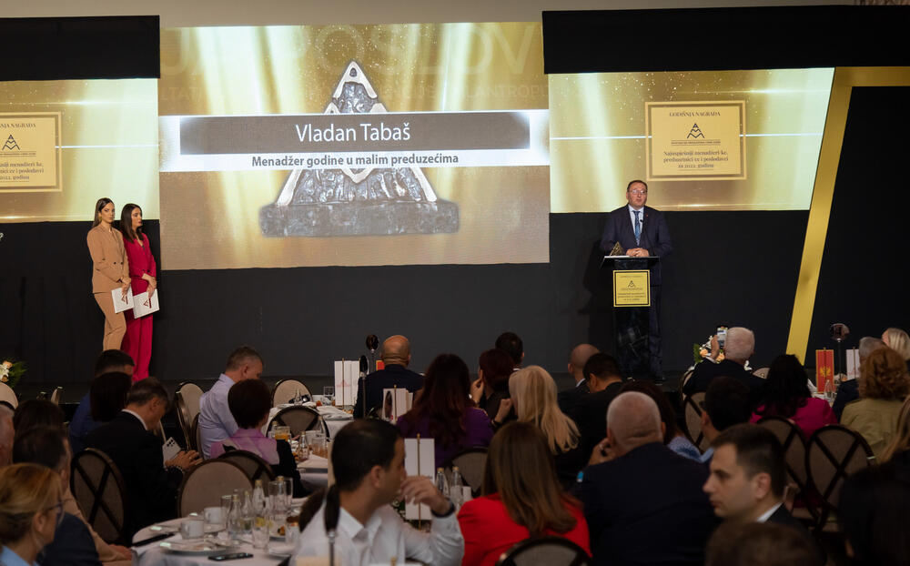 <p>Asocijacija menadžera Crne Gore (AMM) dodijelila je godišnje nagrade najuspješnijim menadžerima i preduzetnicima za 2022. godinu.</p>  <p> </p>