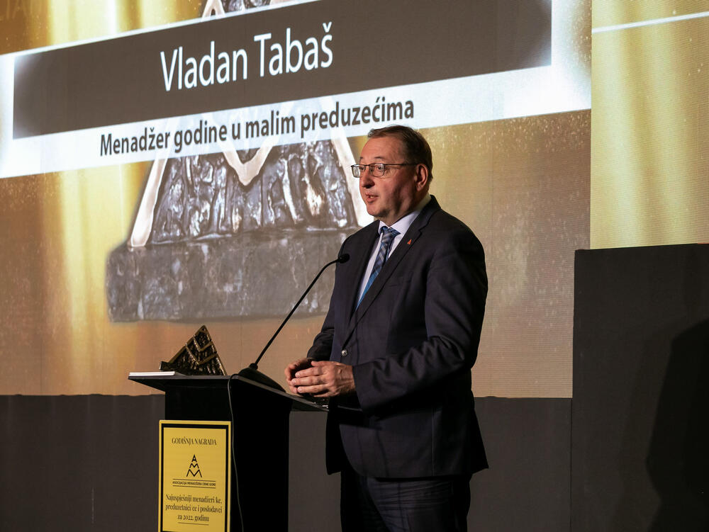 <p>Asocijacija menadžera Crne Gore (AMM) dodijelila je godišnje nagrade najuspješnijim menadžerima i preduzetnicima za 2022. godinu.</p>  <p> </p>