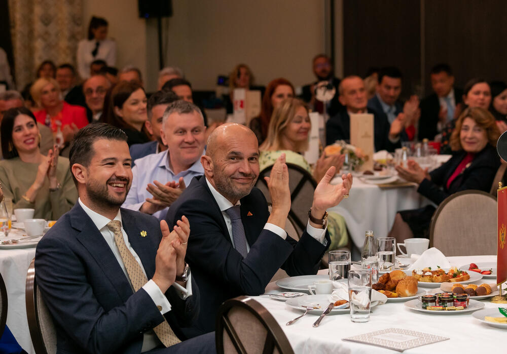 <p>Asocijacija menadžera Crne Gore (AMM) dodijelila je godišnje nagrade najuspješnijim menadžerima i preduzetnicima za 2022. godinu.</p>  <p> </p>