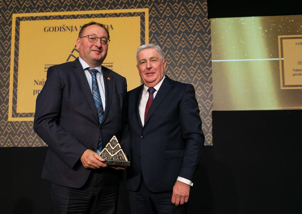 <p>Asocijacija menadžera Crne Gore (AMM) dodijelila je godišnje nagrade najuspješnijim menadžerima i preduzetnicima za 2022. godinu.</p>  <p> </p>