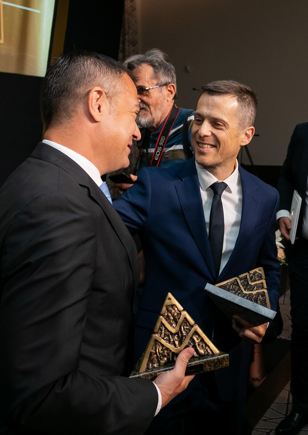 <p>Asocijacija menadžera Crne Gore (AMM) dodijelila je godišnje nagrade najuspješnijim menadžerima i preduzetnicima za 2022. godinu.</p>  <p> </p>