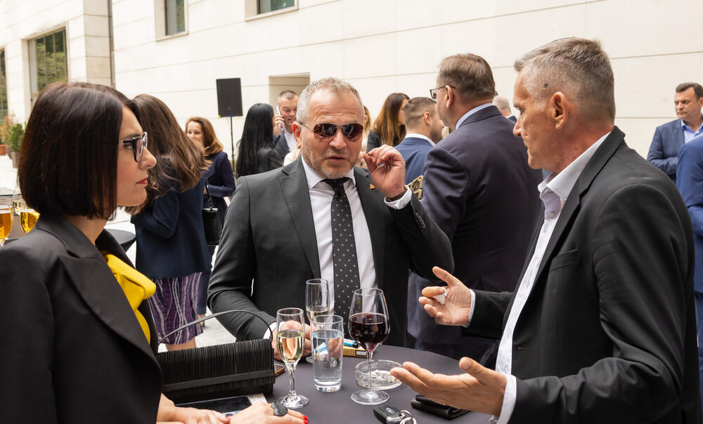 <p>Asocijacija menadžera Crne Gore (AMM) dodijelila je godišnje nagrade najuspješnijim menadžerima i preduzetnicima za 2022. godinu.</p>  <p> </p>