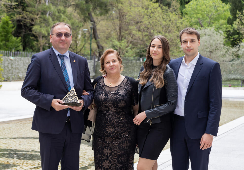 <p>Asocijacija menadžera Crne Gore (AMM) dodijelila je godišnje nagrade najuspješnijim menadžerima i preduzetnicima za 2022. godinu.</p>  <p> </p>