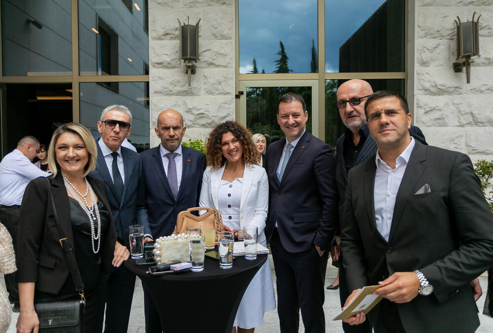 <p>Asocijacija menadžera Crne Gore (AMM) dodijelila je godišnje nagrade najuspješnijim menadžerima i preduzetnicima za 2022. godinu.</p>  <p> </p>