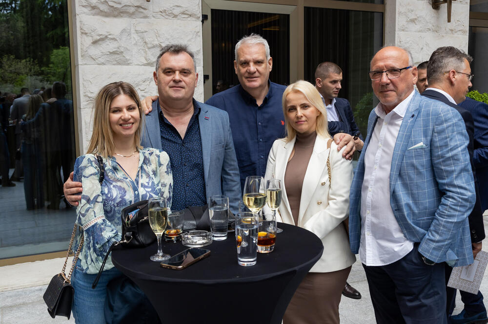 <p>Asocijacija menadžera Crne Gore (AMM) dodijelila je godišnje nagrade najuspješnijim menadžerima i preduzetnicima za 2022. godinu.</p>  <p> </p>