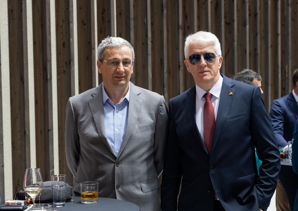 <p>Asocijacija menadžera Crne Gore (AMM) dodijelila je godišnje nagrade najuspješnijim menadžerima i preduzetnicima za 2022. godinu.</p>  <p> </p>