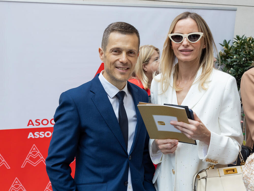 <p>Asocijacija menadžera Crne Gore (AMM) dodijelila je godišnje nagrade najuspješnijim menadžerima i preduzetnicima za 2022. godinu.</p>  <p> </p>