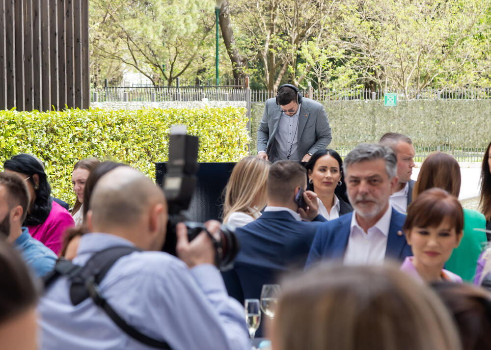 <p>Asocijacija menadžera Crne Gore (AMM) dodijelila je godišnje nagrade najuspješnijim menadžerima i preduzetnicima za 2022. godinu.</p>  <p> </p>