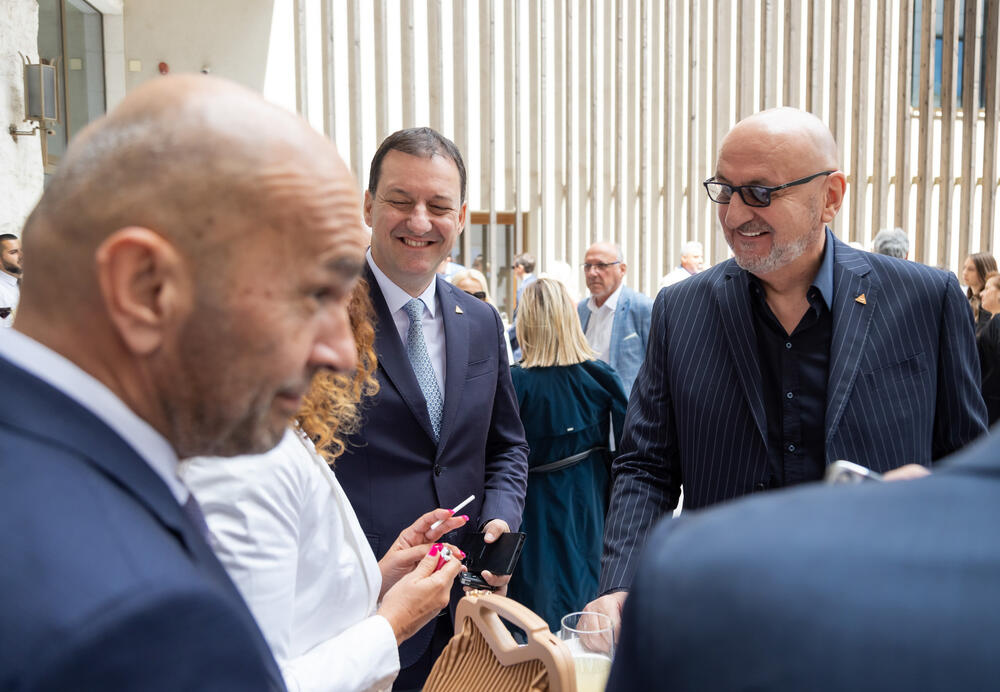 <p>Asocijacija menadžera Crne Gore (AMM) dodijelila je godišnje nagrade najuspješnijim menadžerima i preduzetnicima za 2022. godinu.</p>  <p> </p>