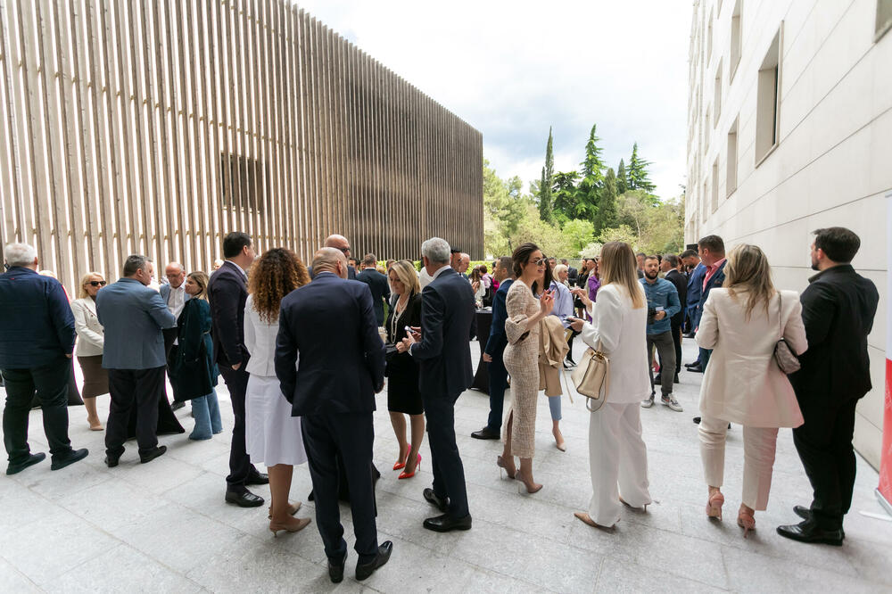 <p>Asocijacija menadžera Crne Gore (AMM) dodijelila je godišnje nagrade najuspješnijim menadžerima i preduzetnicima za 2022. godinu.</p>  <p> </p>