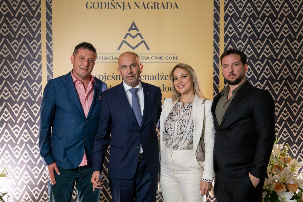 <p>Asocijacija menadžera Crne Gore (AMM) dodijelila je godišnje nagrade najuspješnijim menadžerima i preduzetnicima za 2022. godinu.</p>  <p> </p>