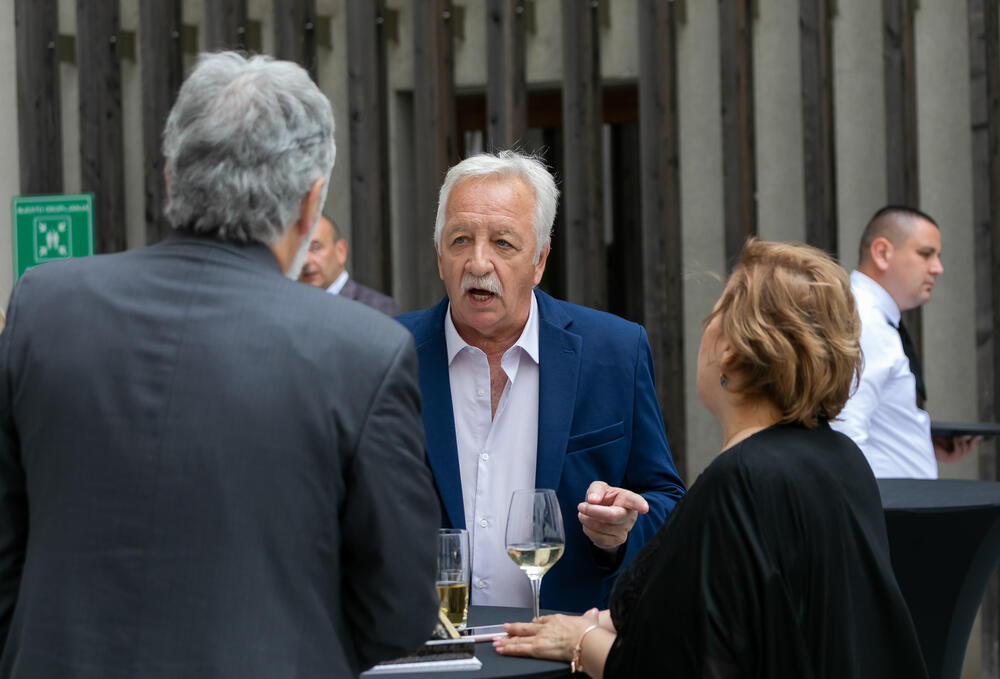 <p>Asocijacija menadžera Crne Gore (AMM) dodijelila je godišnje nagrade najuspješnijim menadžerima i preduzetnicima za 2022. godinu.</p>  <p> </p>