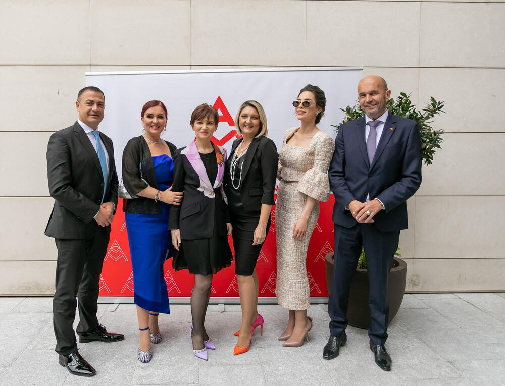 <p>Asocijacija menadžera Crne Gore (AMM) dodijelila je godišnje nagrade najuspješnijim menadžerima i preduzetnicima za 2022. godinu.</p>  <p> </p>