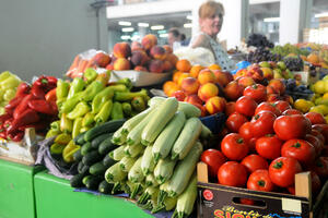 Raznovrsna ponuda voća i povrća na podgoričkim tržnicama