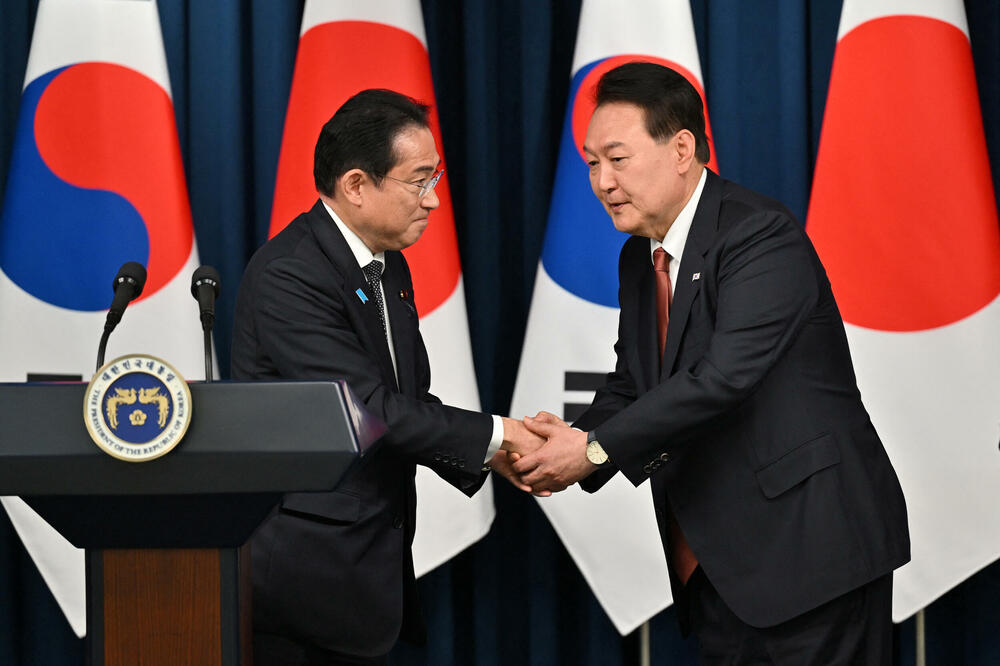 Fumio Kišida i Jun Suk Jeol, Foto: Reuters