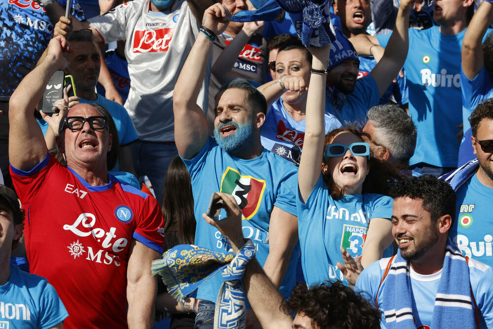 <p>Napoli savladao Fiorentinu (1:0), Osimen postao afrički fudbaler sa najviše golova u Seriji A (47)</p>