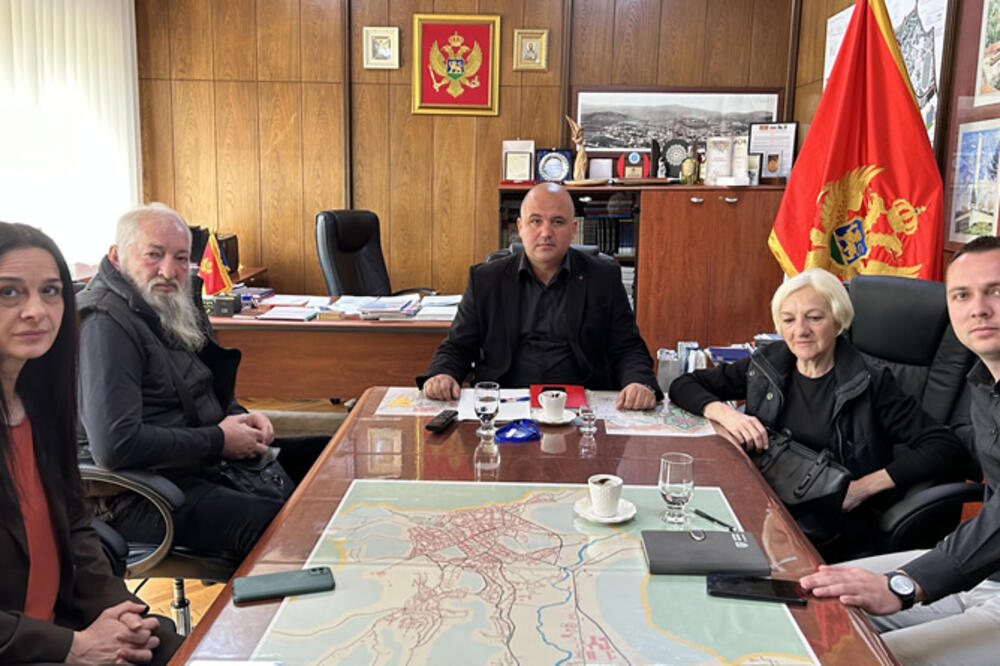 Vraneš sa roditeljima Dragane Loncović, Foto: Opština Pljevlja