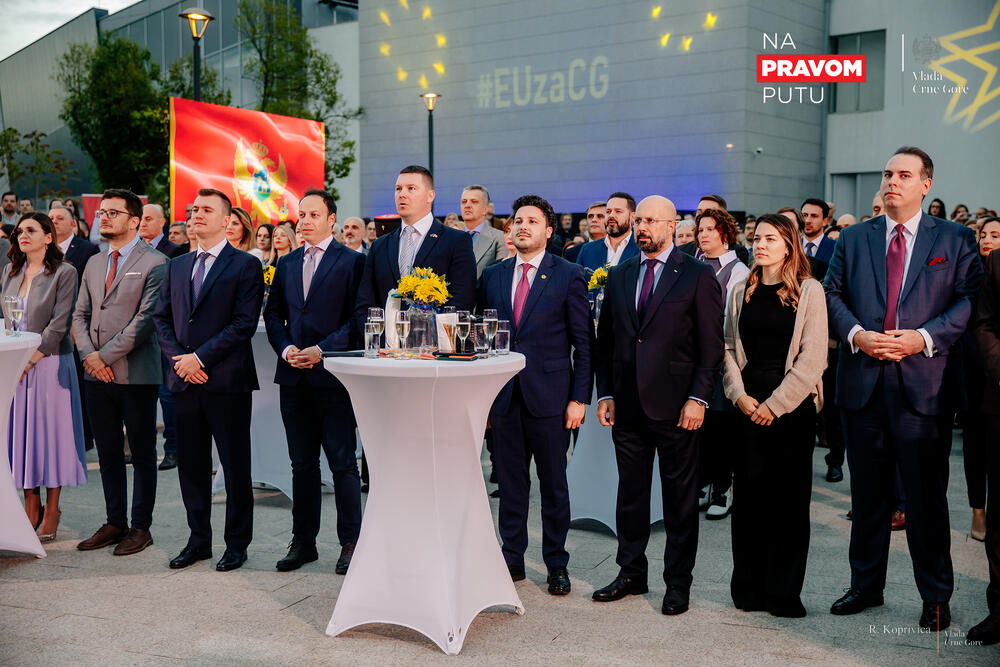 <p>"Čast mi je što služim u Crnoj Gori, koja je u potpunosti stala uz Evropsku uniju protiv ruskog agresorskog rata, i otvorila svoja vrata za hiljada ukrajinskih izbjeglica. Crna Gora je postupila ispravno i pravedno", naglasila je Popa</p>