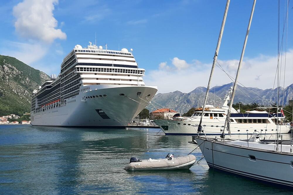 Vlada im povjerila posao pomorske pilotaže: Luka Kotor, Foto: Sinisa Lukovic