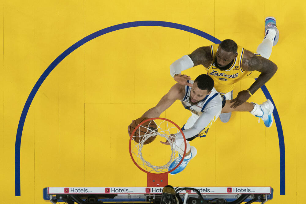 Steph Curry and LeBron James, Photo: Reuters