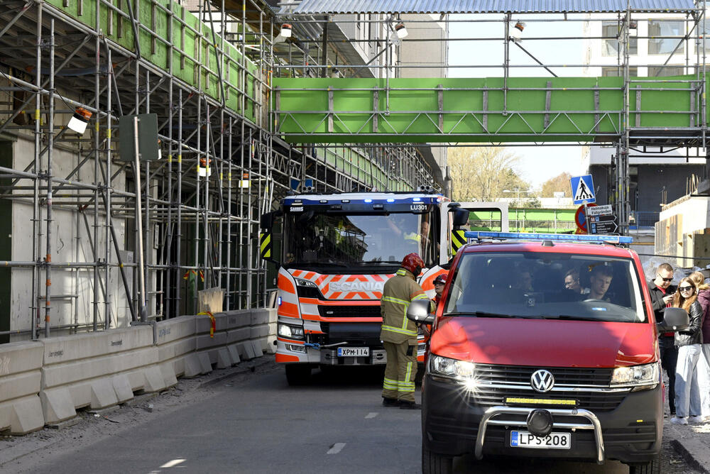 <p>Djeca su bila dio grupe učenika osmog razreda koji su se vraćali sa ekskurzije, objavio je finski dnevnik Helsinging Sanomat, citirajući učenika koji je učestvovao na ekskurziji i koji nije povrijeđen</p>