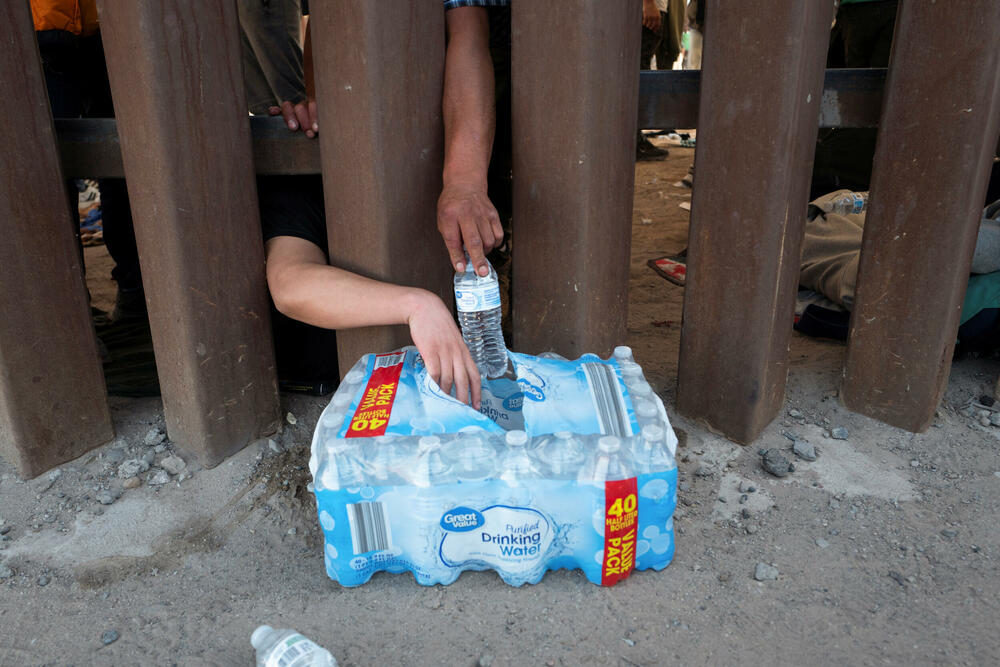 <p>"Hoću da budem vrlo jasan, naša granica nije širom otvorena. Osobe koje prelaze ilegalno našu granicu i bez pravnog osnova za ostajanje odmah će biti protjerane", rekao je ministar za unutrašnju bezbjednost Alehandro Majorkas</p>