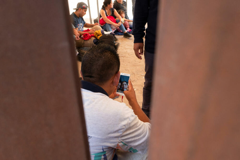 <p>"Hoću da budem vrlo jasan, naša granica nije širom otvorena. Osobe koje prelaze ilegalno našu granicu i bez pravnog osnova za ostajanje odmah će biti protjerane", rekao je ministar za unutrašnju bezbjednost Alehandro Majorkas</p>