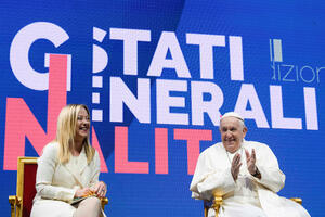 Papa: Samo bogati sebi mogu priuštiti djecu u Italiji