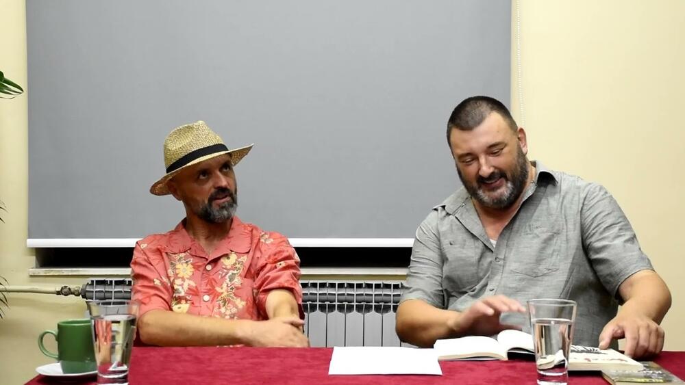 Karakaš na promociji u Tivtu sa autorom ovog teksta