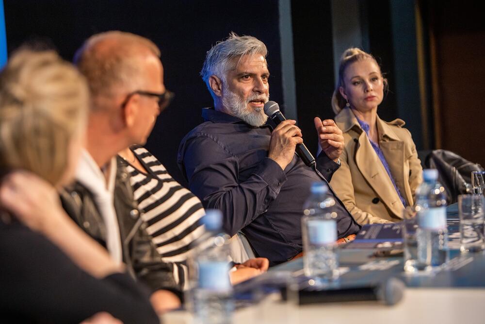 Sa okruglog stoja nakon predstave: Sebastijan Kavaca