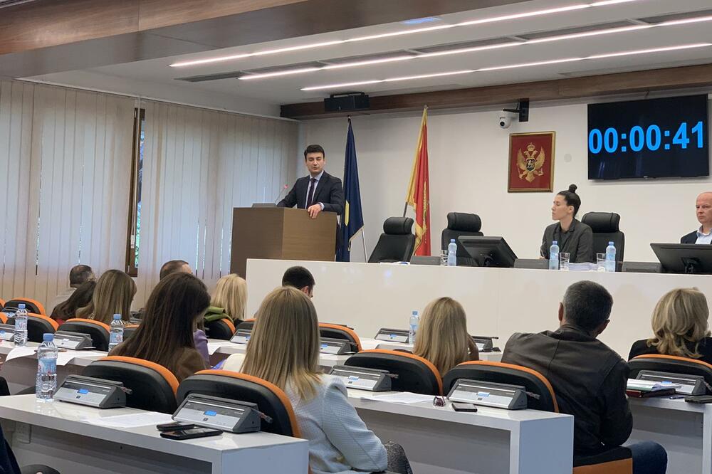 Jovanović za govornicom: Sa sjednice, Foto: Vuk Lajović