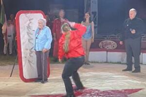 Žena u 100. godini ostvarila san da je gađaju noževima u cirkusu