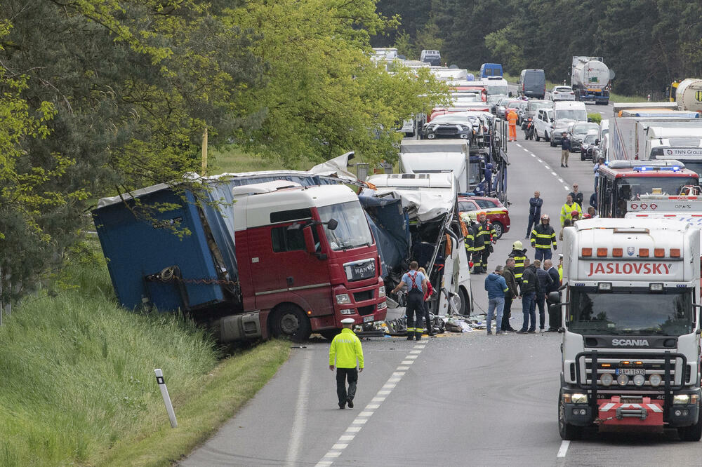 Sa mjesta nesreće, Foto: Beta/AP