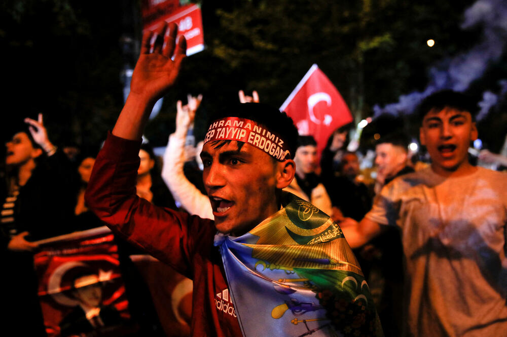 Erdoganove pristalice u Istanbulu, Foto: Rojters