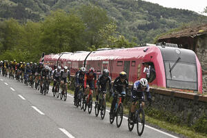 Kort pobjednik 10. etape Đira, Tomasu ružičasta majica