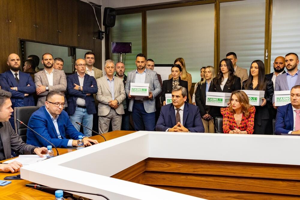 Sa predaje liste, Foto: Bošnjačka stranka